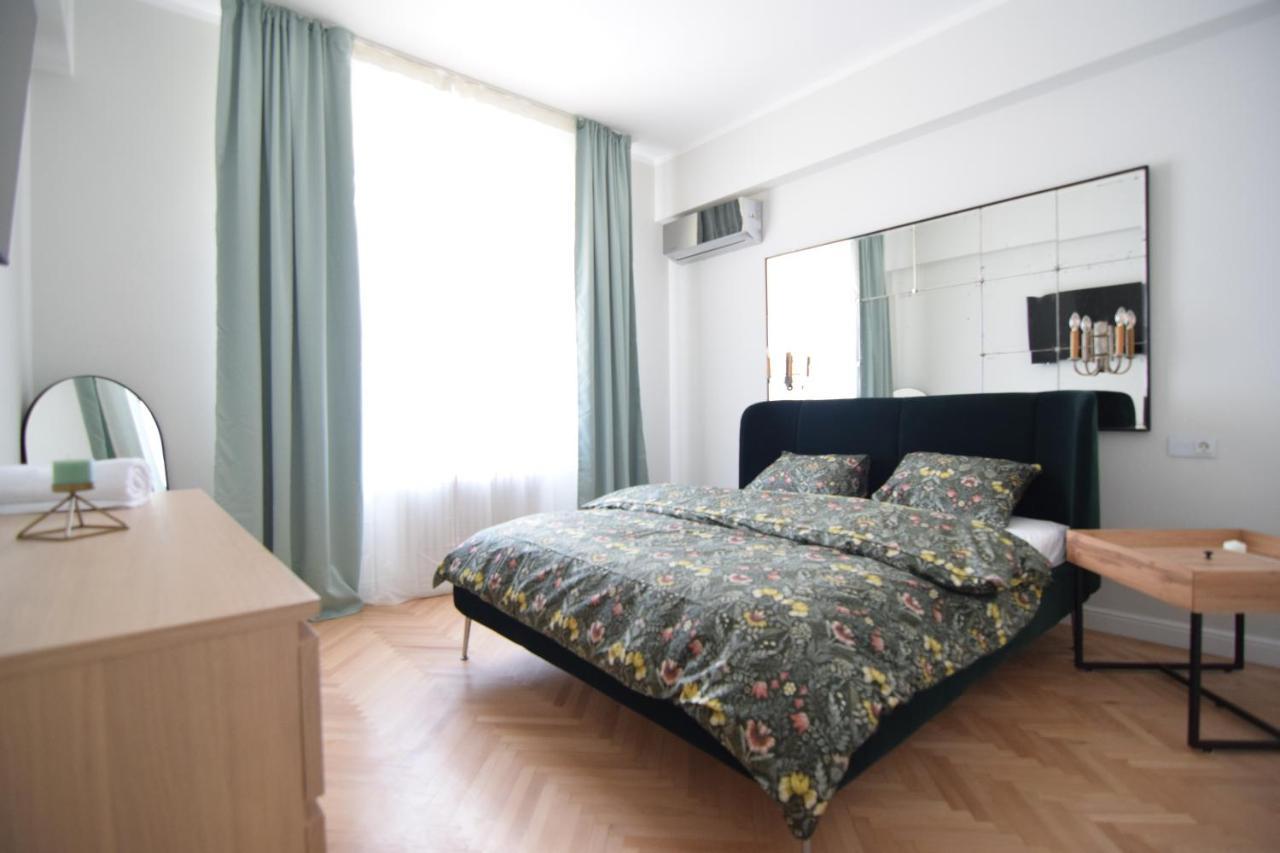 Beautiful Apartment In Old City Bucharest Exterior photo